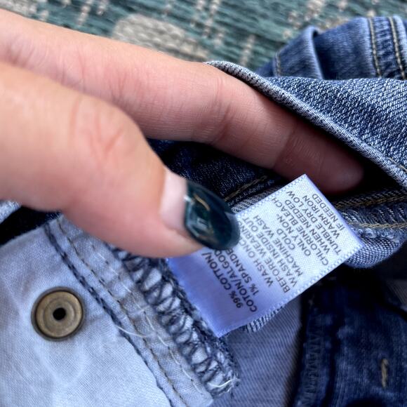 Ann Taylor LOFT Medium Wash Frayed Hem Denim Shorts Cuffed - Size 2 - Picture 6 of 10